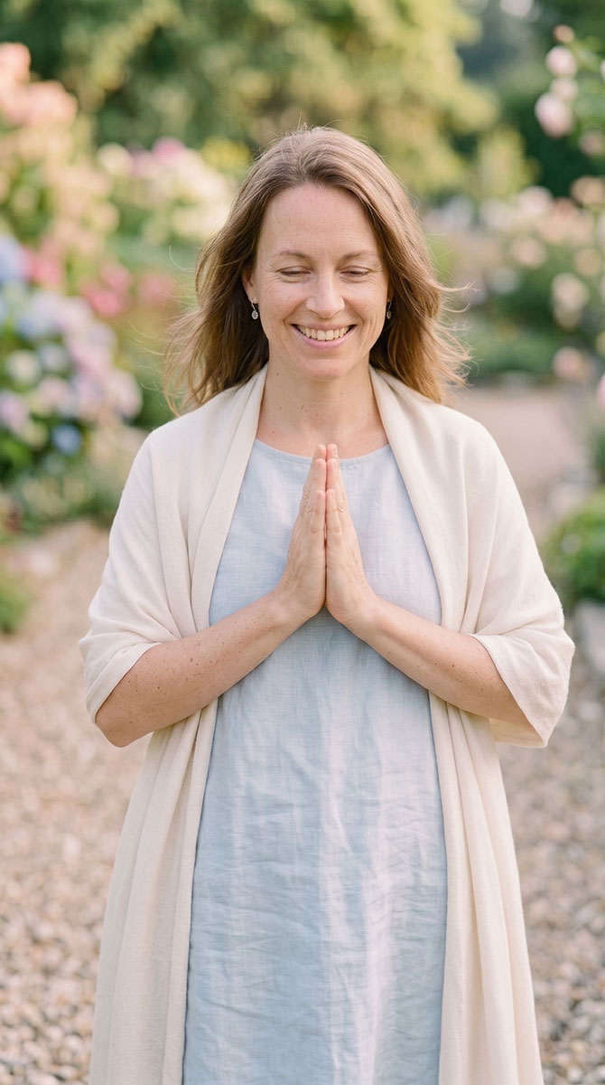 Mujer saludando Namaste